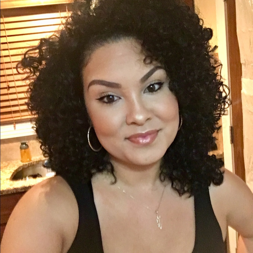 Meet your Posher, Alexis